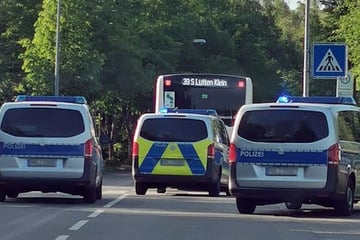 Raubüberfall? Polizei stoppt Bus mit elf Verdächtigen