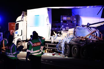 Lkw-Fahrer (†47) will Kollegen in Not zu Hilfe eilen, dann kracht ein Sattelzug in ihn hinein