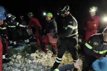 Forscher von Trümmern begraben: Höhlenretter kämpfen gegen die Zeit