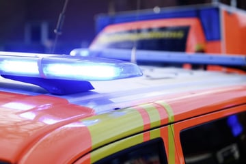 Zu schnell unterwegs: Junger Mann stirbt bei Unfall, Beifahrerin überlebt schwer verletzt