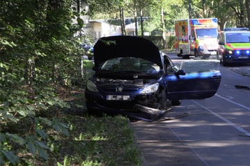 Nach Autounfall mit verletzter Person: Polizei sperrt Oststraße