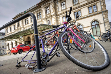 Chemnitz: Stadt Chemnitz entfernt "Fahrradleichen" am Hauptbahnhof