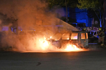 Berlin: Feuerteufel in Alt-Treptow? Erneut steht Transporter in Flammen