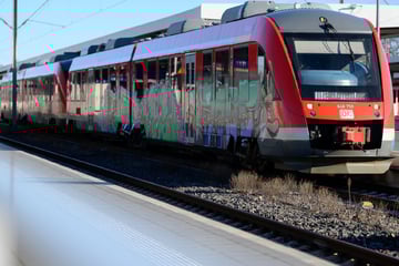 Riskanter Gleiswechsel: Mann wird von Zug erfasst und stirbt