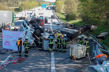 Unfall A9: A9 nach Unfall gesperrt: Lastwagen überschlägt zwischen Hilpoltstein und Allersberg