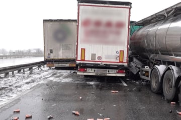 Unfall A14: Mehrere Verletzte bei Glatteis-Unfällen auf A14: Autobahn stundenlang gesperrt!