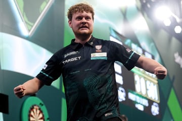 Darts-Sensation perfekt! Weltmeister verliert Pfeile-Krimi im Ally Pally und ist raus