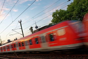 Schwangere soll Baby in S-Bahn bekommen haben, doch von ihr fehlt jede Spur