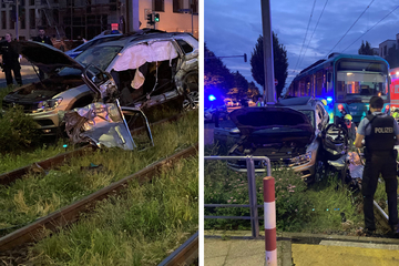 Schwerer Unfall in Frankfurt: Auto wird von U-Bahn erfasst und eingeklemmt!
