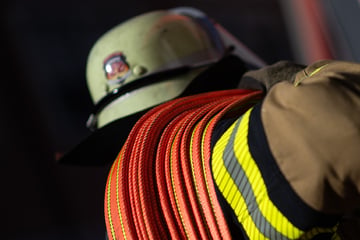 Reanimationsversuche kommen zu spät: 83-Jähriger kommt bei Wohnungsbrand ums Leben