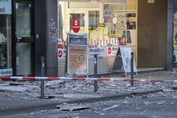 Nach Teilabsturz von Fassade in Bonner City: Kölnstraße wohl noch lange gesperrt