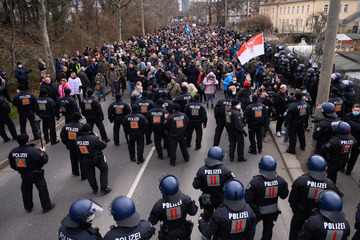 Dresden: Trotz Verbots von "Spaziergängen": Dresdner Polizei bereitet sich auf Corona-Demo am Samstag vor
