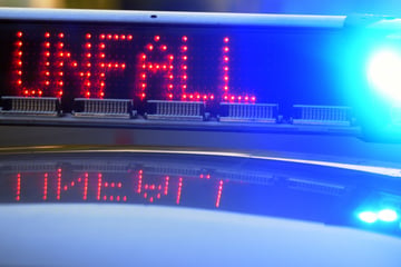 Unfall A44: Drei Lastwagen beteiligt! Fahrer nach Unfall auf A44 schwer verletzt