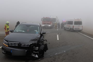 Schulbus-Unfall bei dichtem Nebel: Vier Kinder verletzt