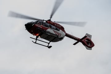 Schlimmer Unfall: Junge (11) stürzt mit Fahrrad und wird von Auto erfasst