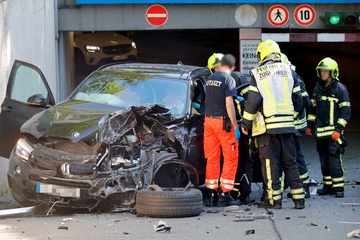 Garagen-Crash in Chemnitzer City: BMW-Fahrer schwer verletzt