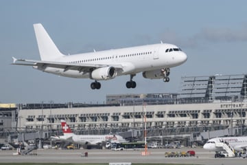 Flugzeug muss zwischenlanden: 19-Jähriger randaliert