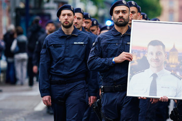 Messerattacke: Mannheim steht still: Tausende gedenken Helden-Polizist Rouven L. (†29)