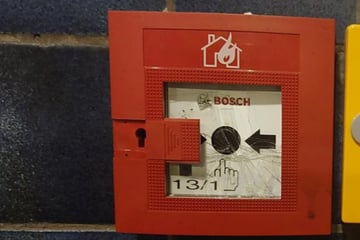 Polizei rückt wegen Brandmelder in Görlitzer Bahnhof aus - und trifft auf aggressiven Mann