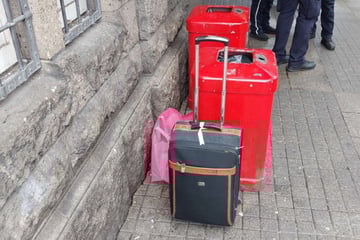 Herrenloser Koffer löst Großeinsatz aus: Entschärfer öffnen verdächtigen Trolley