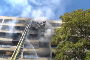 Feuer auf Balkon: Wohnung nicht mehr bewohnbar