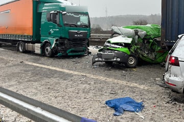 Glatteis-Drama in Bayern: Mindestens drei Menschen sterben bei Unfall auf Autobahn