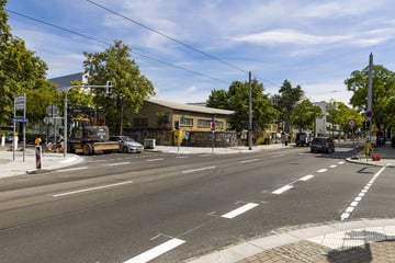 14-Jährige von Auto erfasst: Mädchen muss mit schweren Verletzungen ins Krankenhaus