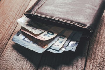 Eigentümer voller Glück: Ehrlicher Finder gibt Geldbörse mit 5000 Euro Bargeld ab