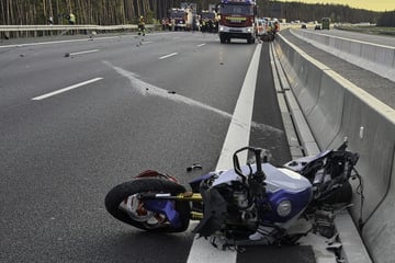 Unfall A6: SUV-Fahrer kracht bei Spurwechsel in Motorrad: Biker stirbt bei Unfall auf Autobahn