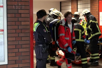 Mann stürzt an U-Bahnhof ins Gleisbett und kann sich nicht mehr selbst retten