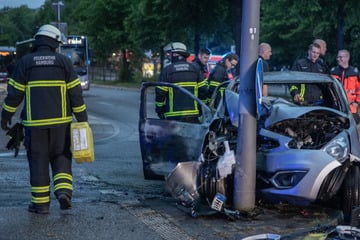 Heldentat in Hamburg! Passanten ziehen Mann aus brennendem Wrack