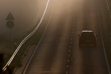 Nebel, Wolken und Regen im Norden: Was Autofahrer beachten müssen