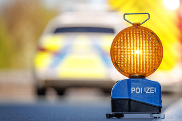 Unfall A44: Tödlicher Unfall auf der A44: Kleinwagen kracht ungebremst in Lkw