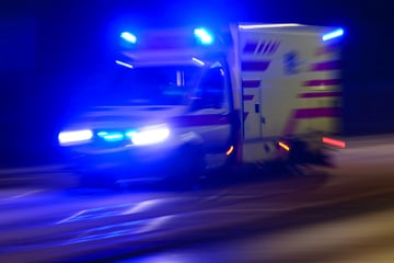 BMW kracht in Garage und bleibt stecken: 100.000 Euro Schaden
