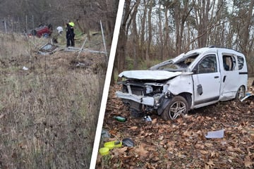 Unfall A2: Zwei Autos überschlagen sich auf A2: Menschen und Hund eingeklemmt