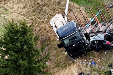 Zusammenstoß zwischen Lastwagen und Auto: Eine Person schwer verletzt