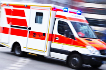 Erzgebirge: Kind (8) von Bus erfasst und schwer verletzt