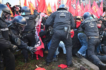 Gedenk-Demonstration in Berlin endet mit Krankenhaus und Knast