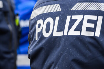 Kinoreife Szenen: Polizei verfolgt Frau über Hausdächer