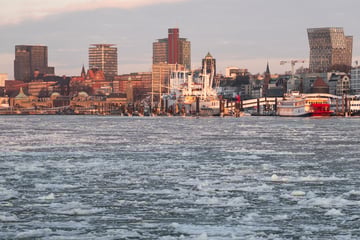 Hamburg: Eisschollen behindern Fährverkehr auf der Elbe