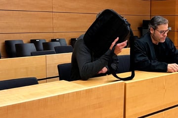 Vater lässt Baby bei Sommerhitze im Auto zurück, muss er jetzt in den Knast?