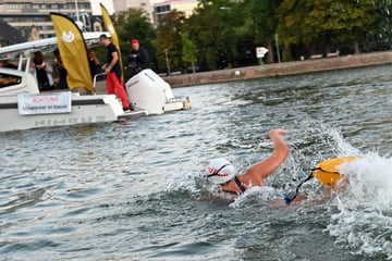 200-Kilometer-Challenge: Wie es Extremschwimmerin Pohl nach zwei Tagen geht und warum sie aus dem Wasser muss