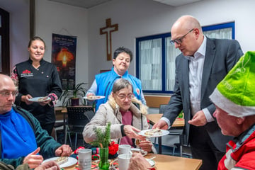 Chemnitz: Stollen essen mit OB Schulze in der Chemnitzer Bahnhofsmission