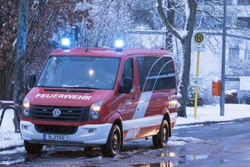 Berlin: Feuerwehr rettet Mann aus Brandwohnung in Weißensee