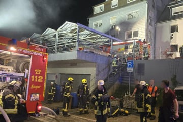 Flammen in Keller sorgen für Großeinsatz: Halbe Million Euro Schaden