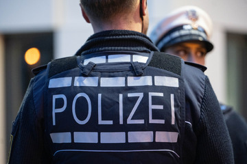 Berlin: Nach Schüssen auf Mehrfamilienhaus: Polizei sucht nach weiteren Tatverdächtigen
