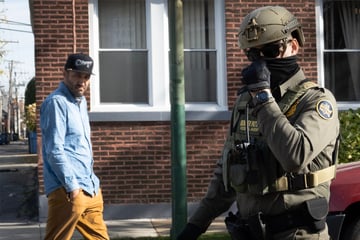 ICE agent charged for battery after violent attack in Chicago: "He threw me to the ground"