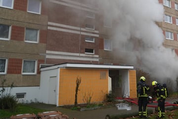 Leipzig: Großaufgebot an Feuerwehr bei Kellerbrand in Leipziger Plattenbau