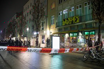 Razzia im Club: 200 Polizisten im Einsatz, Besucher protestieren