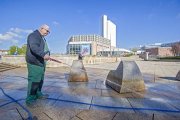 Chemnitz: Aufgehübschter Brunnen an Chemnitzer Stadthalle sprudelt wieder